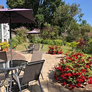 Trumbles Gatwick Bed & Breakfast
